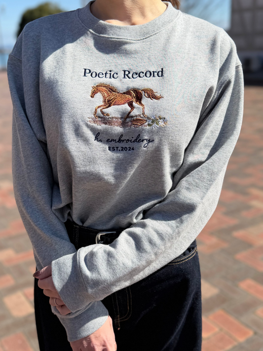 春の木漏れ日を追いかけて(馬の刺繡スウェット)