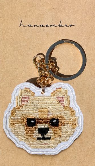 ポメラニアンの刺繡キーチャーム