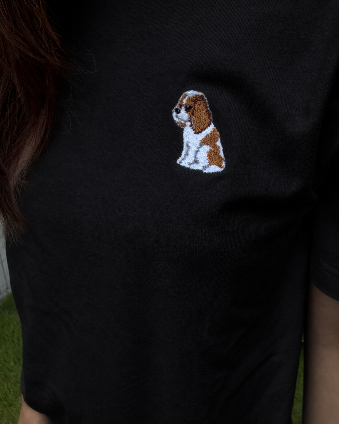 キャバリア《おすわり》刺繡Tシャツ