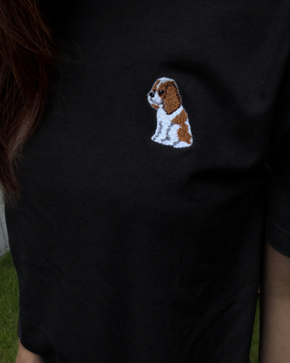 キャバリア《おすわり》刺繡Tシャツ