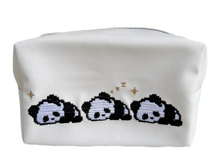 スヤスヤパンダ　ポーチ（パンダの刺繍ポーチ）