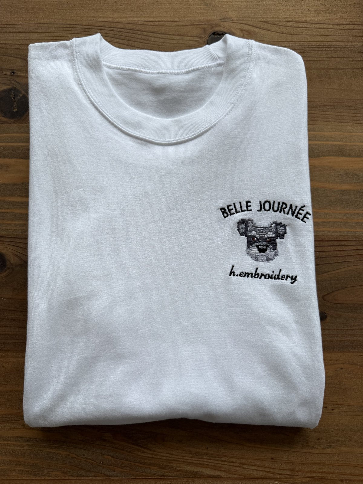 シュナウザーの刺繡Tシャツ ホワイト